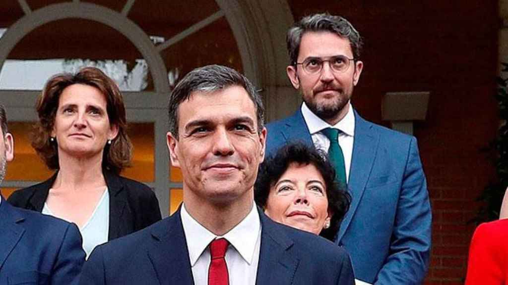 El presidente del Gobierno, Pedro Sánchez, con el ya exministro de Cultura y Deporte, Màxim Huerta, tras la primera reunión del Consejo de Ministros, el pasado 8 de junio / EFE