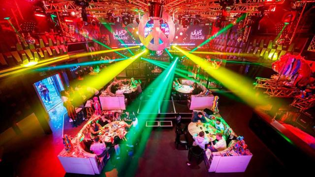 Imagen de una discoteca con distancia de seguridad / EFE