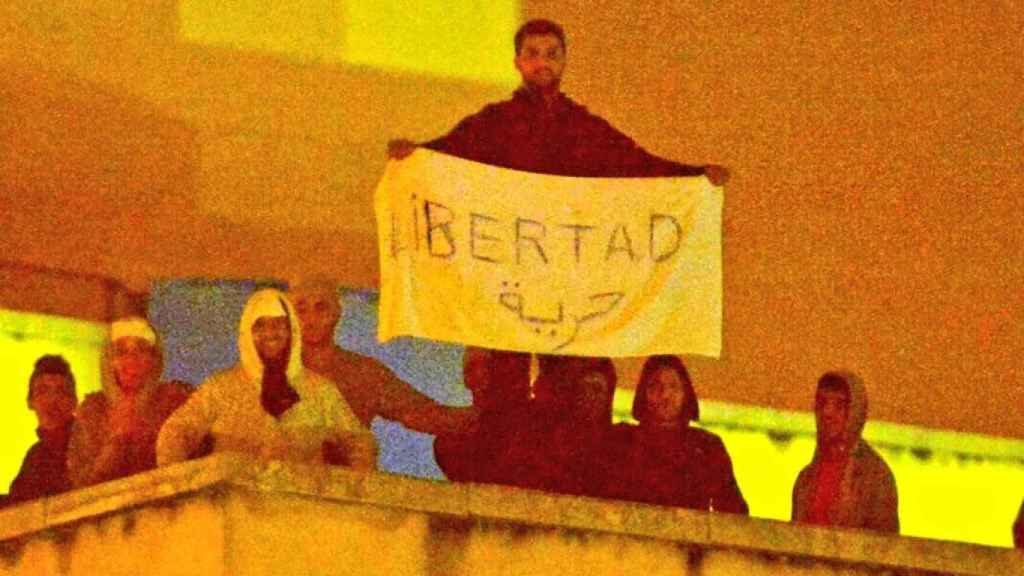 Imagen de esta madrugada de la terraza del CIE de Madrid / TWITTER