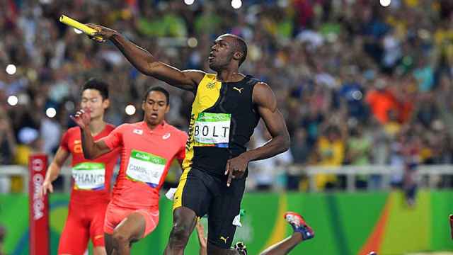 Usain Bolt celebra la victoria de Jamaica en la final de 4x100 de los Juegos Olímpicos de Río 2016. - EFE