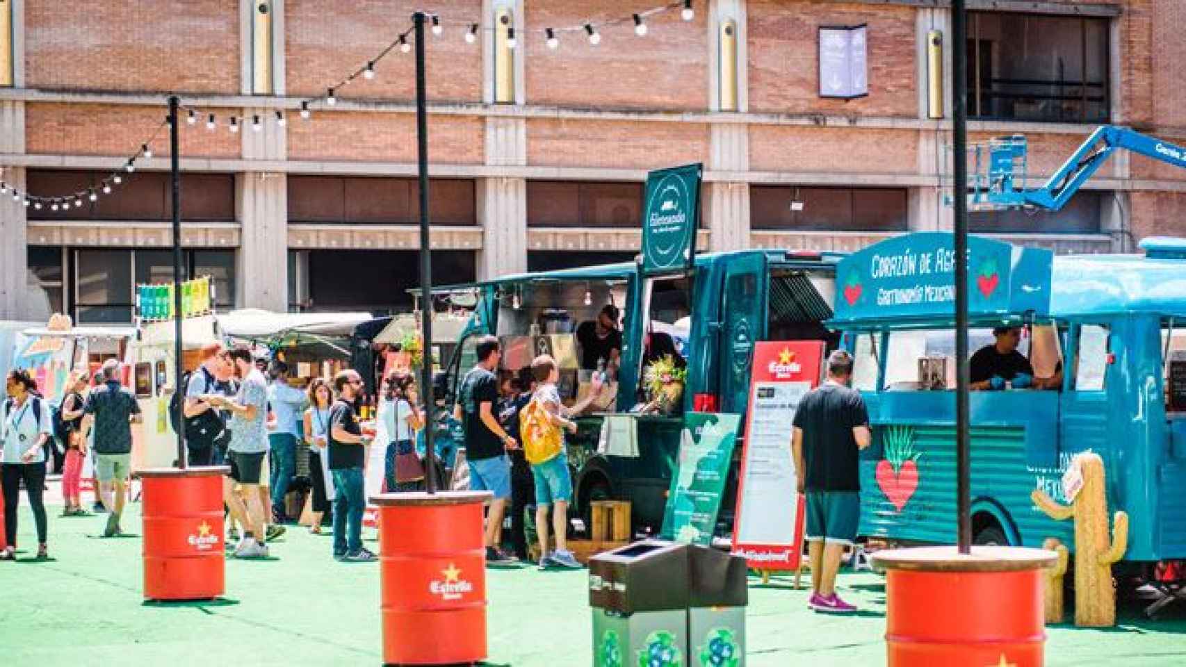 Zona de foodtrucks en el Sónar de día