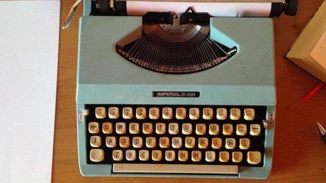 Máquina de escribir / Libel SanRo EN PIXABAY