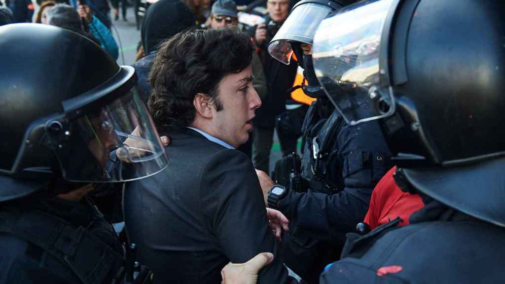 La policía detiene al Pequeño Nicolás por agredir al camarero de un restaurante / AGENCIAS