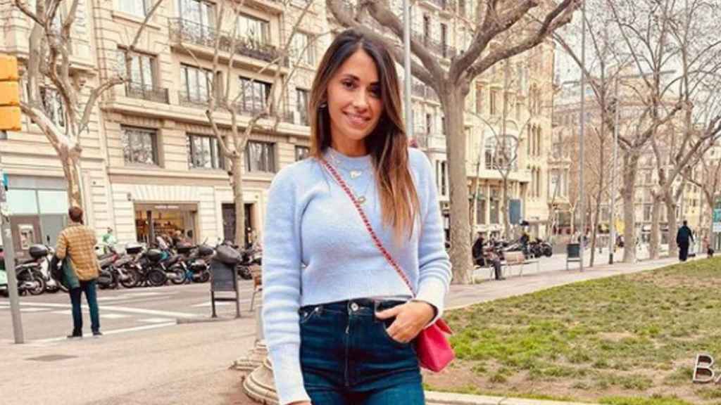 Antonella Roccuzzo se escapa con sus amigas por Barcelona