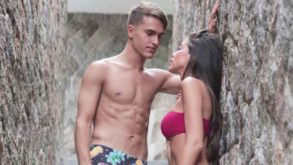 Nadia Avilés y Denis Suárez de vacaciones