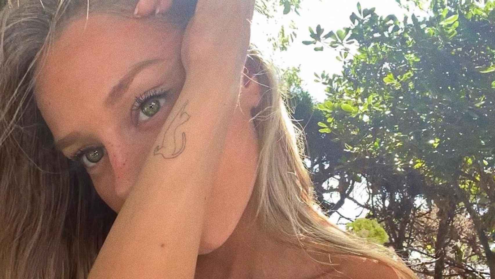 Ester Expósito muestra su tatuaje