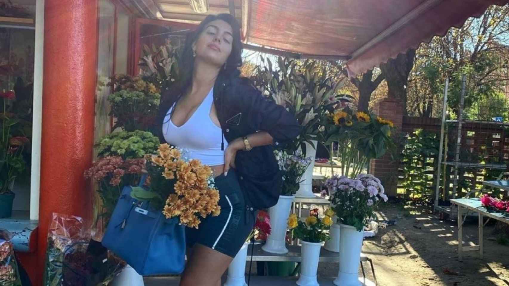 Georgina Rodríguez envuelta en flores