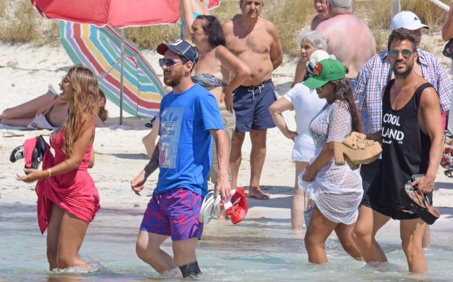 Antonella Roccuzzo en la playa