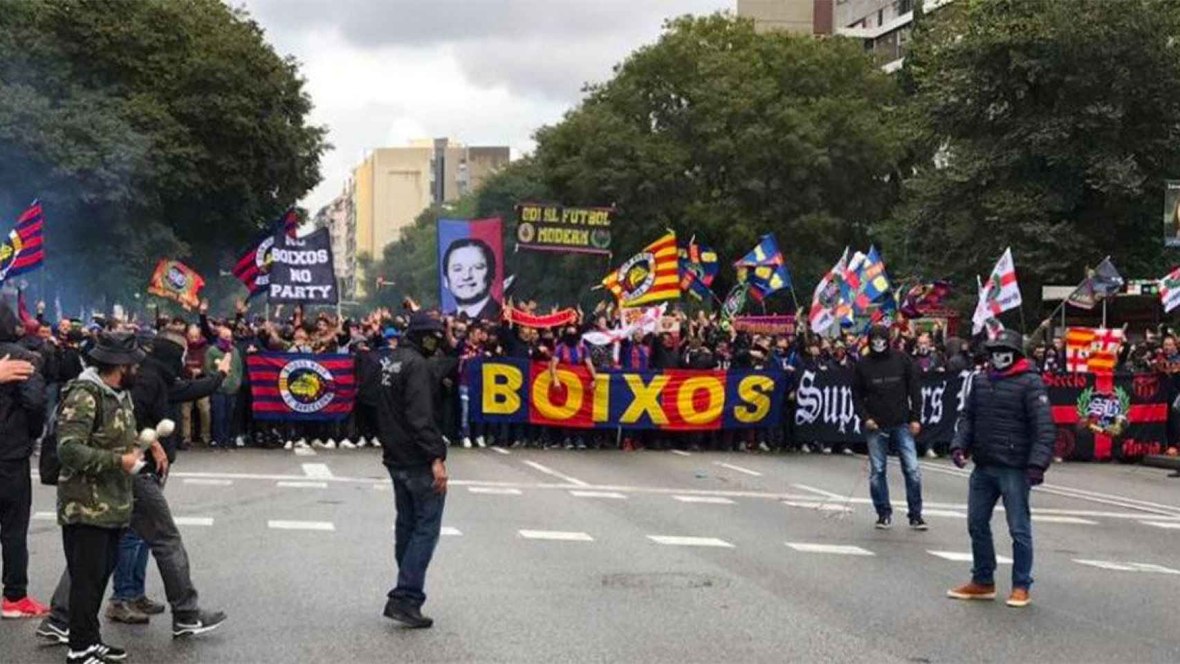 Los Boixos Nois conquistan el barrio de Les Corts / REDES