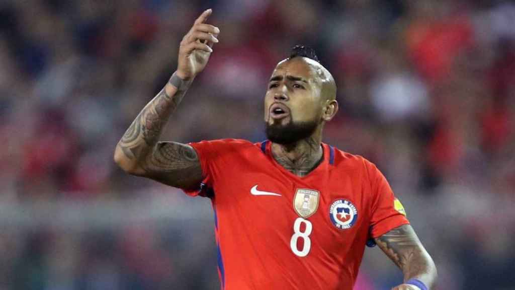 Una foto de Arturo Vidal durante un partido con Chile / Twitter