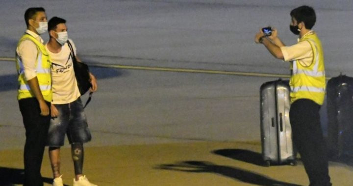 Messi en el aeropuerto de Rosario / REDES