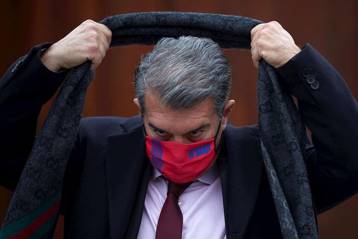 Joan Laporta a la salida del debate / EFE