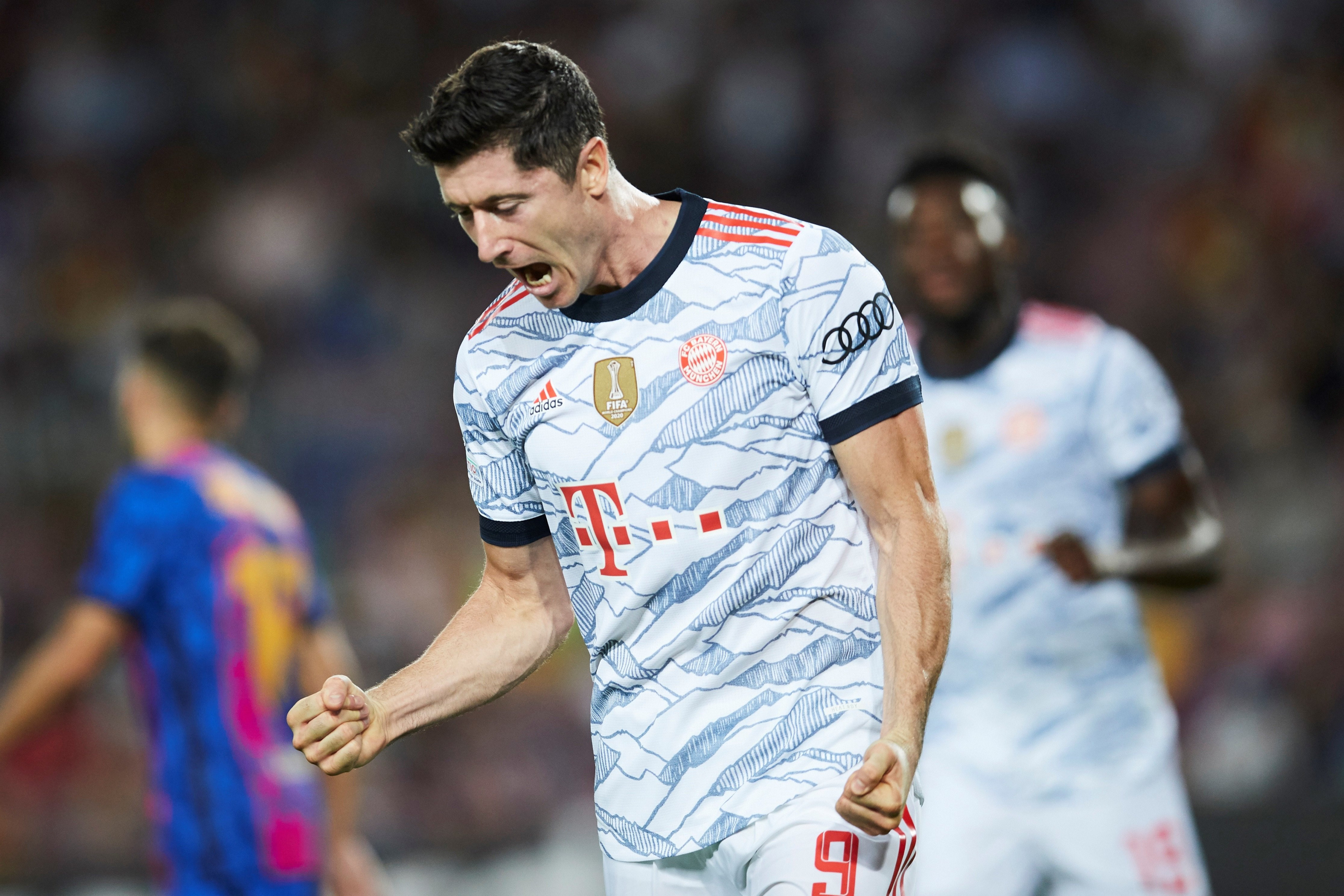 Lewandowski celebrando uno de sus dos goles contra el Barça / EFE