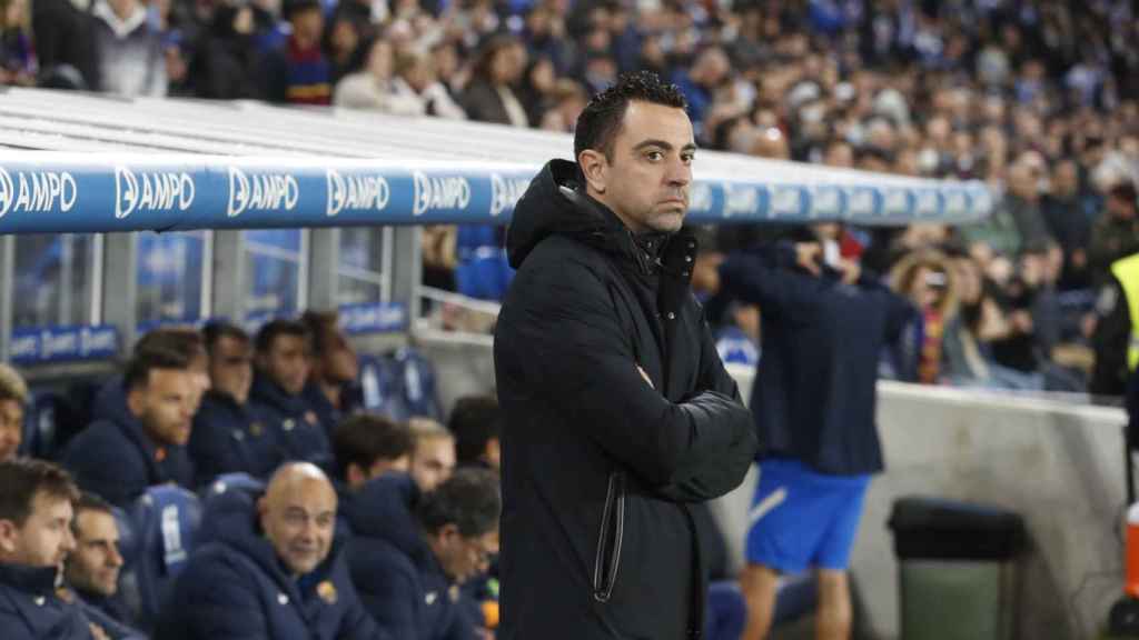 Xavi Hernández, durante el partido contra la Real Sociedad en Anoeta / EFE