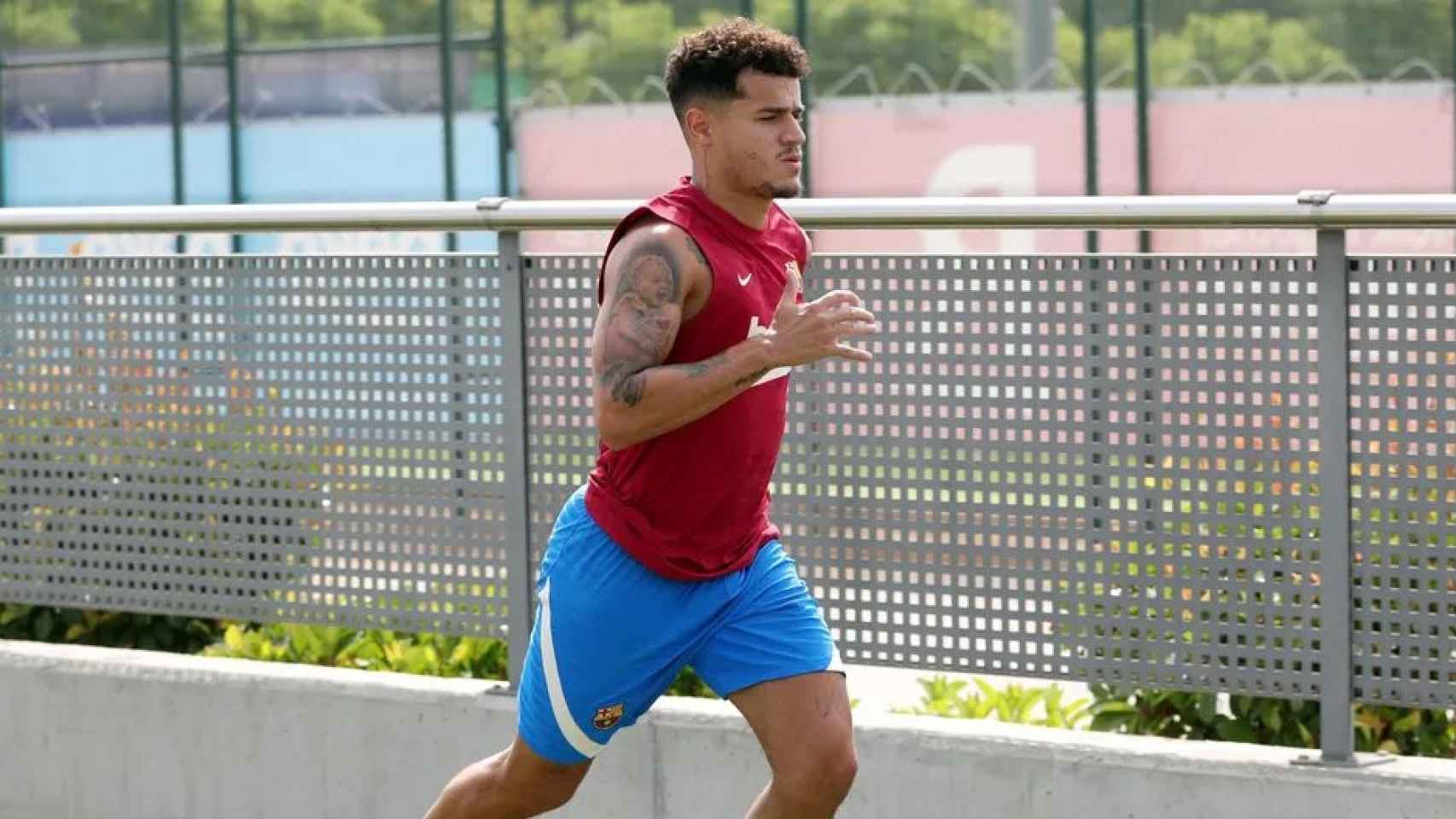 Coutinho trabaja para recuperarse de su lesión durante la pretemporada del Barça / FCB