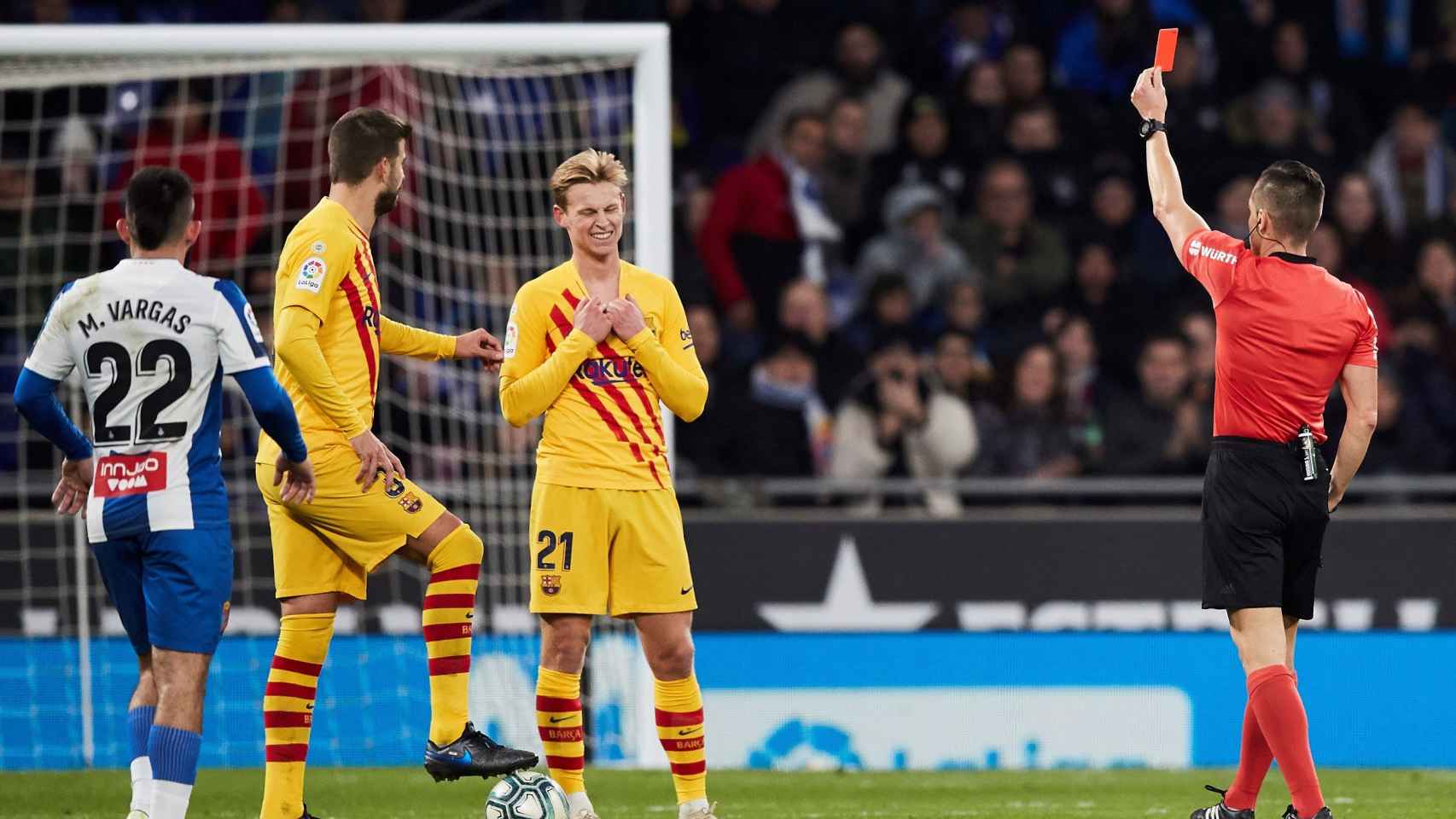 De Jong recibiendo la tarjeta roja contra el Espanyol / EFE