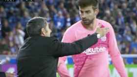 Una foto de Gerard Piqué y Ernesto Valverde durante el Alavés - Barça / Movistar