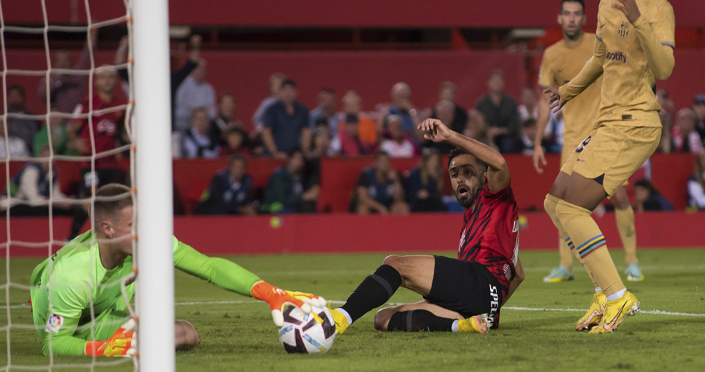 La atajada salvadora de Ter Stegen ante Jaume Costa / EFE