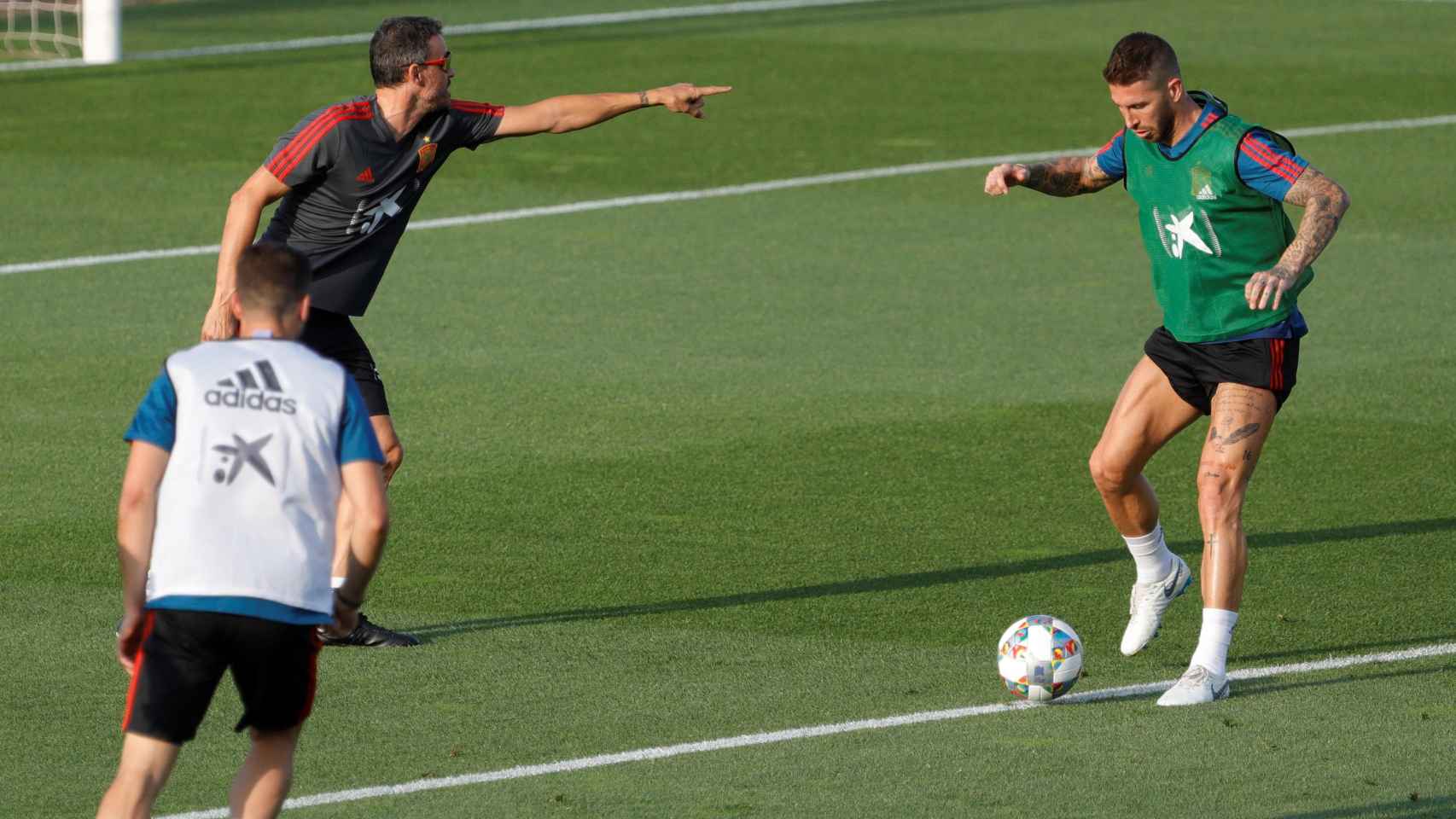 Una foto de Luis Enrique y Sergio Ramos en un entrenamiento de la Selección / EFE