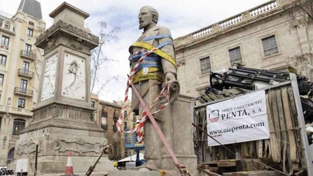 La estatua de Antonio López, Marqués de Comillas, ya desmontada para recalar en el Museo de Historia de Barcelona (MUHBA) / CG