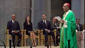 El cardenal Omella durante su homilía en la misa en la Sagrada Familia por los fallecidos en los atentados / EFE