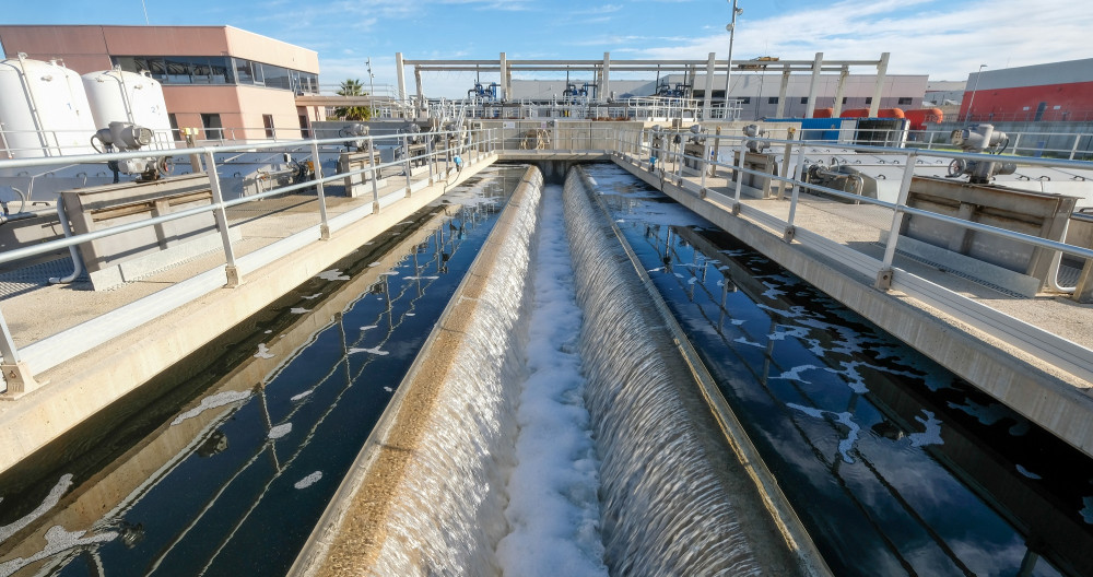 El agua regenerada, como la que obtiene la depuradora del Baix Llobregat, es clave para la resiliencia de las ciudades / AIGÜES DE BARCELONA