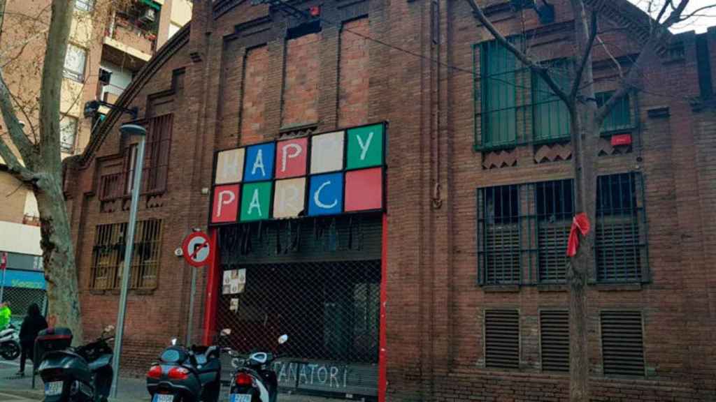 Edificio Germans Climent, en el que se construirá el tanatorio de Sants