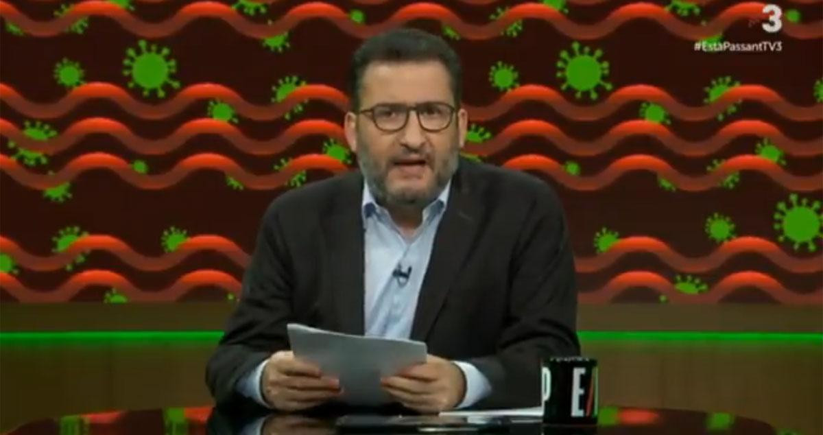 Toni Soler, leyendo una nota de rectificación sobre Joan Coscubiela / TV3