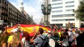 La pelea entre independentistas y constitucionalsitas en plaza Cataluña ha tenido lugar después de que terminase el acto oficial en recuerdo a las víctimas del 17A / CG