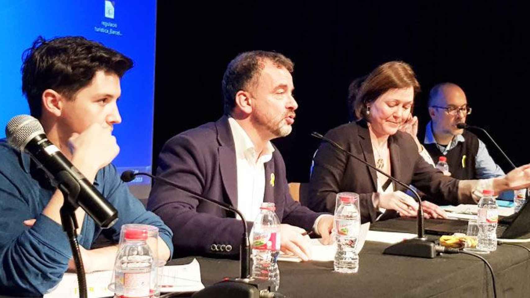 Alfred Bosch (c), portavoz del grupo municipal de ERC en el ayuntamiento de Barcelona, hoy / CG