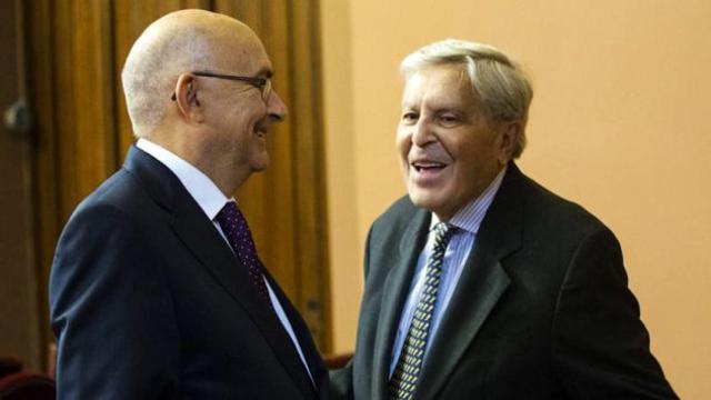 El exfiscal Anticorrupción Carlos Jiménez Viallrejo (d), que ha presentado una demanda contra Raül Romeva por tildar de fascista al bloque del 155, en una imagen de archivo de 2016 / EFE