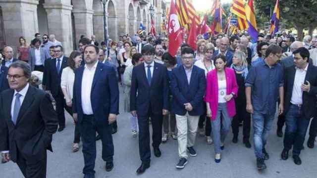 Colau y los comunes aguantan el pressing