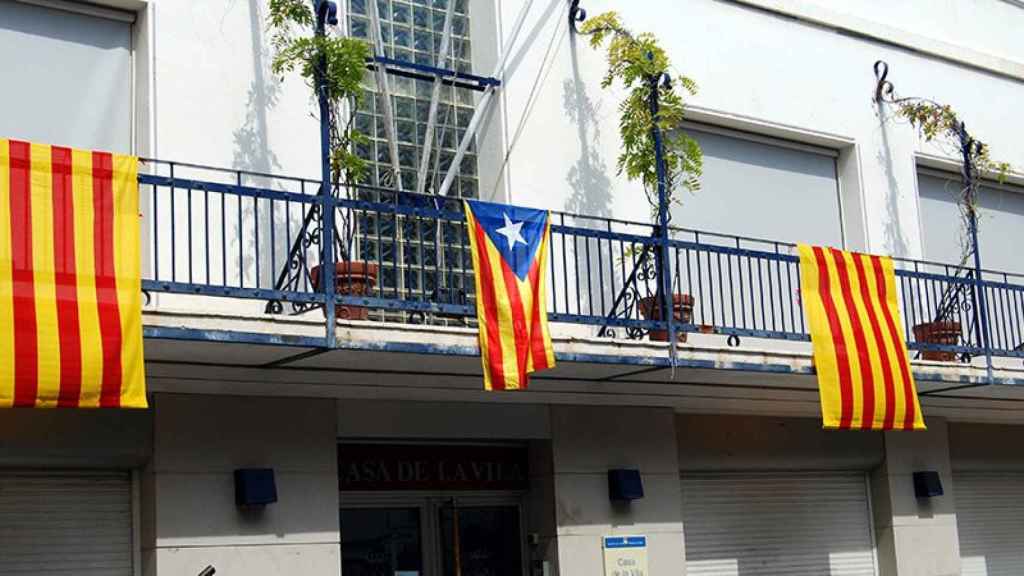 Fachada del Ayuntamiento de Premià de Mar.