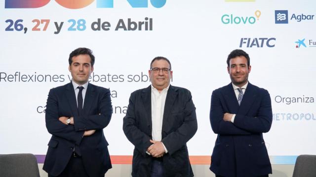 Emilio Zegrí, abogado penalista especializado en okupaciones en Barcelona y Alejandro Fuentes-Lojo, abogado especialista en Derecho Civil Inmobiliario, en el foro 'Desperta BCN!' / GALA ESPÍN