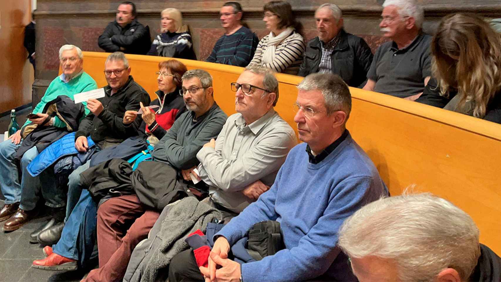 Vecinos en el pleno del distrito de Sant Martí / CEDIDA