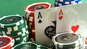 Ases y fichas de casino