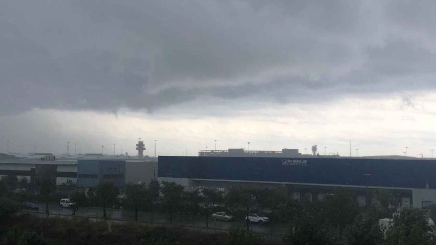 Lluvia en el aeropuerto de El Prat /EP