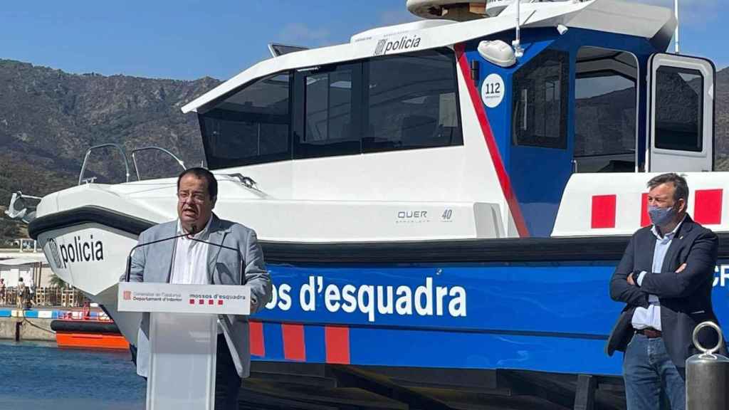 El consejero de Interior, Joan Ignasi Elena, durante la presentación de una embarcación marítima de los Mossos d'Esquadra / EUROPA PRESS