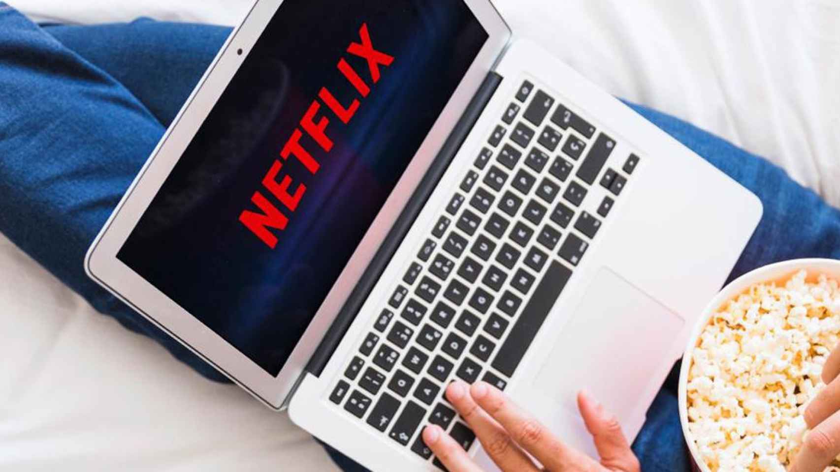 Una mujer accede a Netflix / FREEPIK