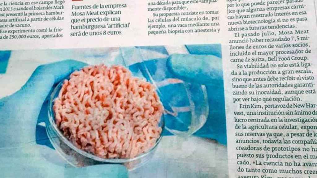 Un artículo sobre carne de laboratorio en un periódico