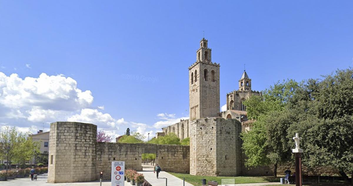 Exterior del Monasterio de Sant Cugat del Vallès / MAPS