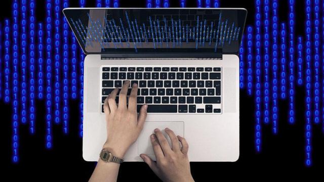 Trabajador del sector de la informática y de las telecomunicaciones, los profesionales mejor pagados de España / PIXABAY