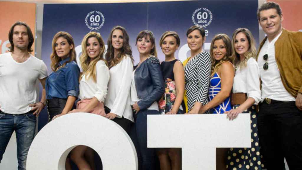 Algunos concursantes de 'Operación Triunfo', de izq. a dcha.: Javián, Geno, Natalia, Nuria Fergó, Gisela, Chenoa, Rosa, Verónica, Mireia y Manu Tenorio / TVE