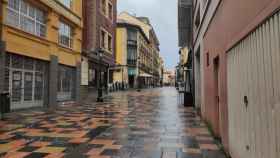 Una calle mojada por la lluvia / EP