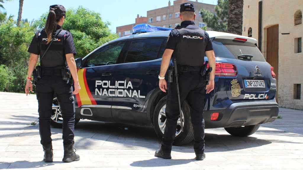 Una pareja de agentes de la Policía Nacional / EUROPA PRESS