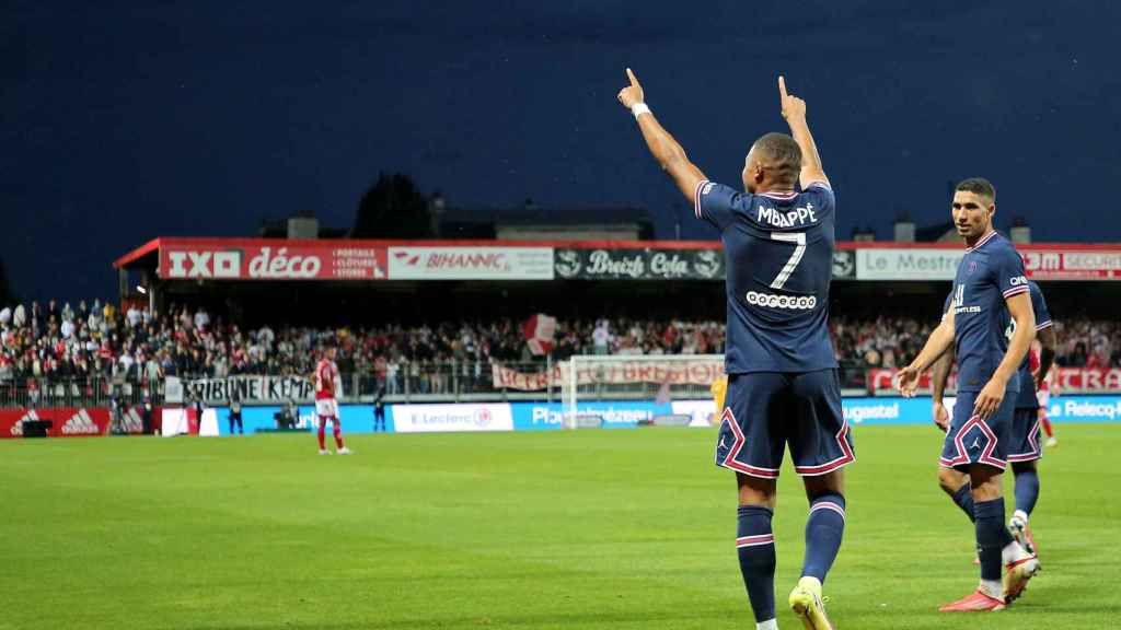 Kylian Mbappé celebra un gol con el Paris Saint-Germain, en la Ligue 1