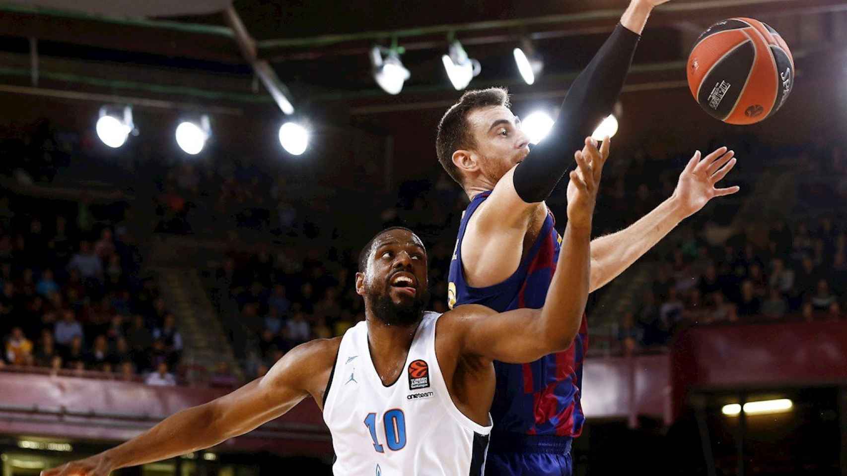 Víctor Claver en el partido contra el Zenit de San Petersburgo / EFE