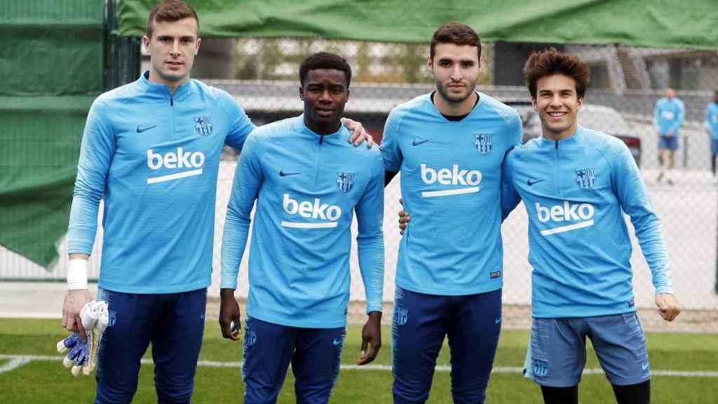 Iñaki Peña, Wagué, Abel Ruiz y Riqui Puig en un entrenamiento con el primer equipo del Barça / FC Barcelona