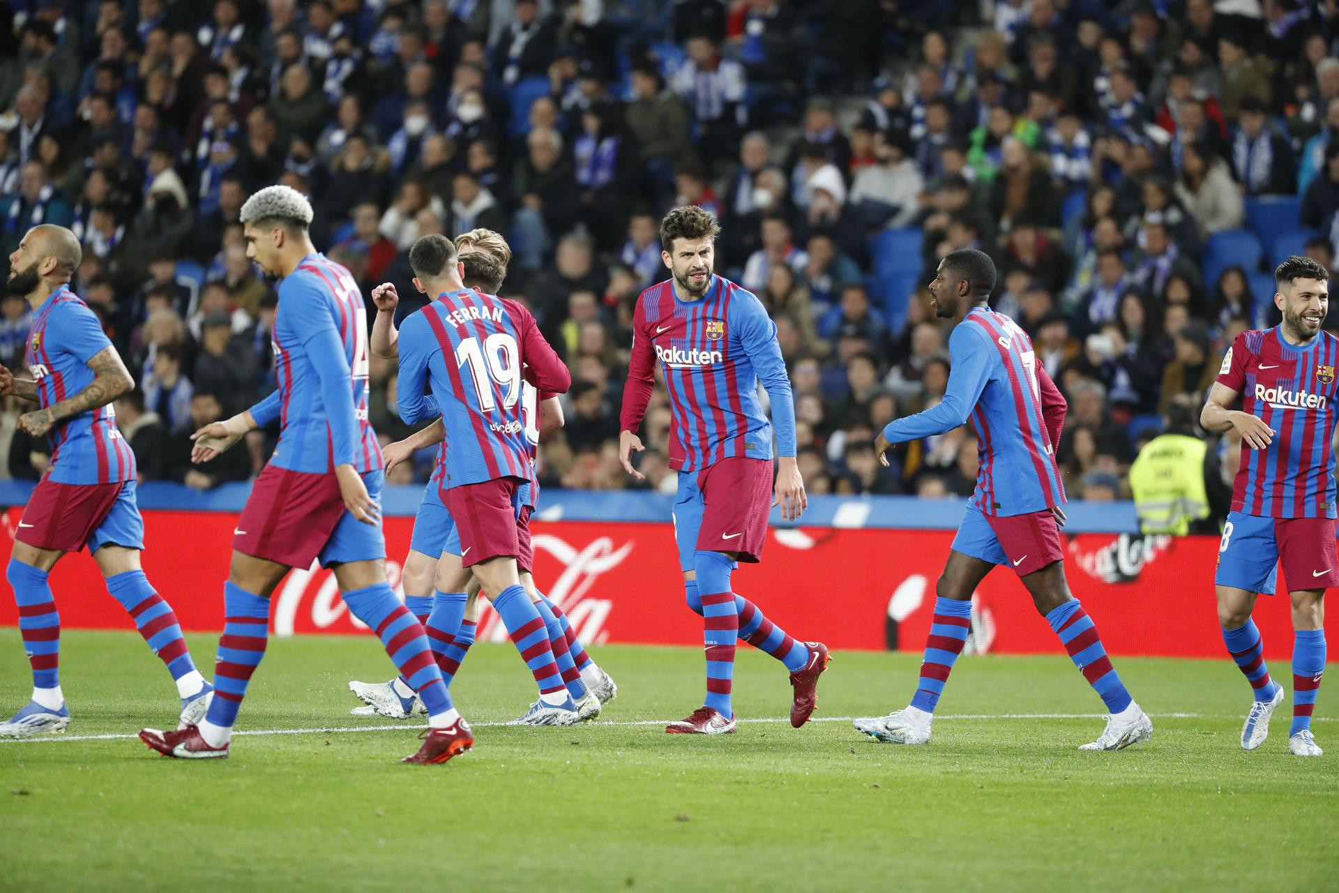 Los jugadores del Barça celebran el gol de Aubameyang / EFE