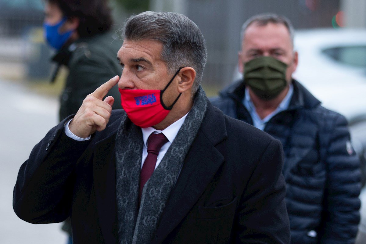 Joan Laporta en su llegada a la sede del club / EFE